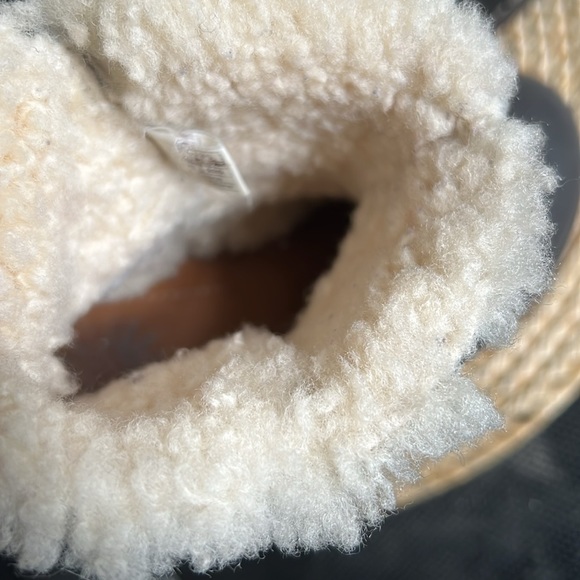 Ugg Kids Youth Leather Shearling Inside Boots Size 5 - Picture 7 of 10